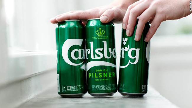  Carlsberg thay túi bọc nhựa bằng keo nhằm giảm hơn 1.200 tấn chất thải nhựa/năm